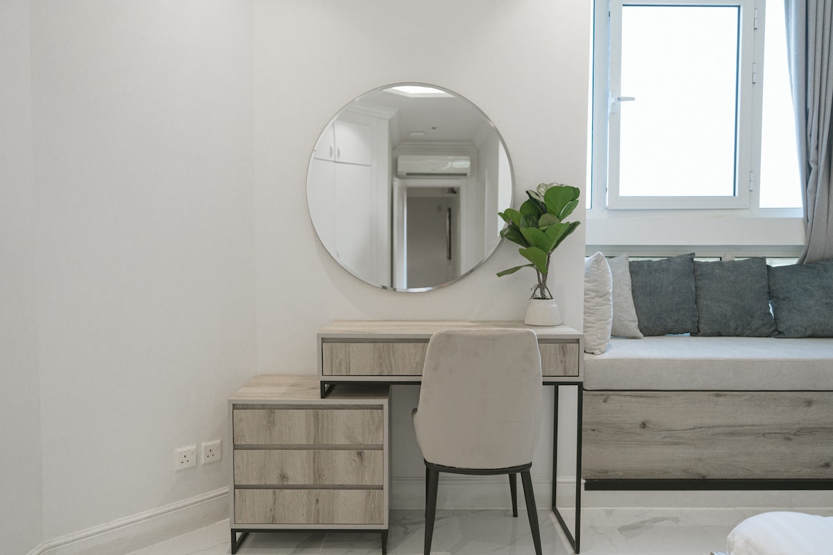 Elegant City View Apt