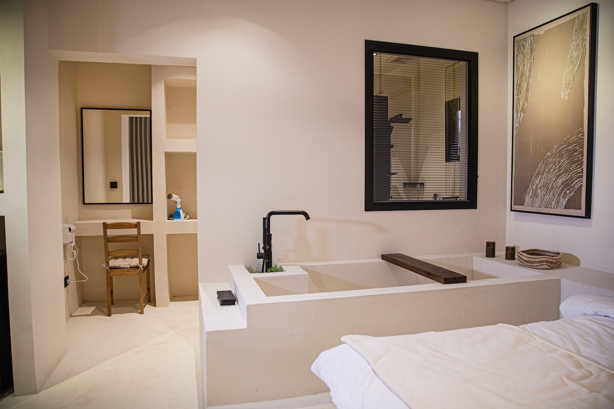 Luxury Studio With Tub