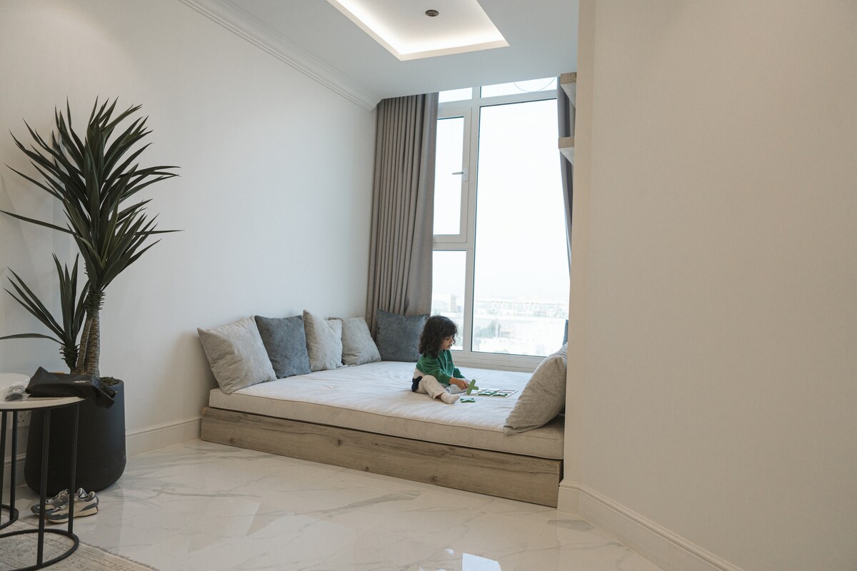 Elegant City View Apt